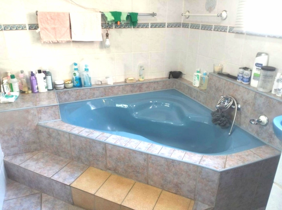 5 Bedroom Property for Sale in Fichardt Park Free State